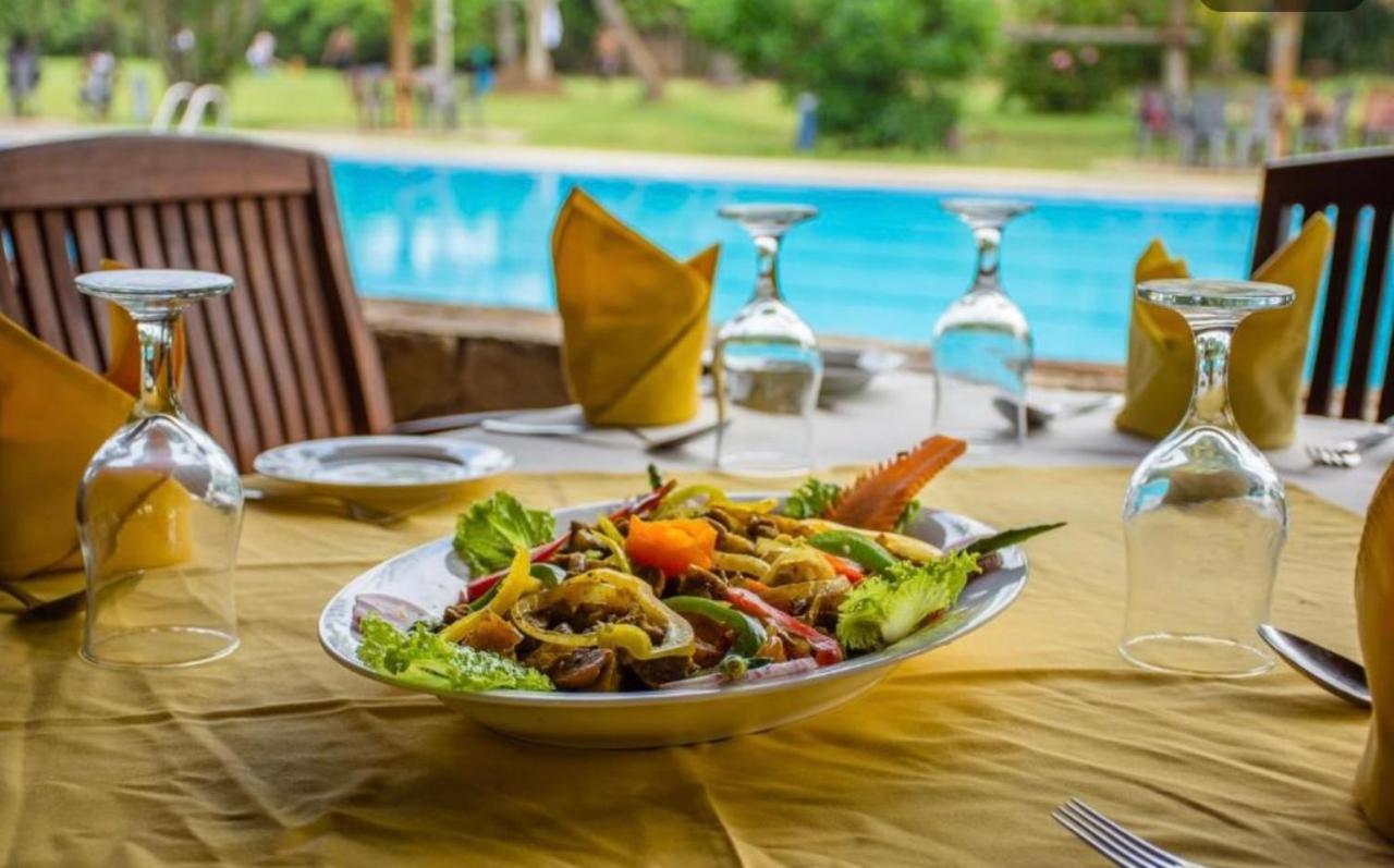 וואדואה River View Banquet & Resort מראה חיצוני תמונה