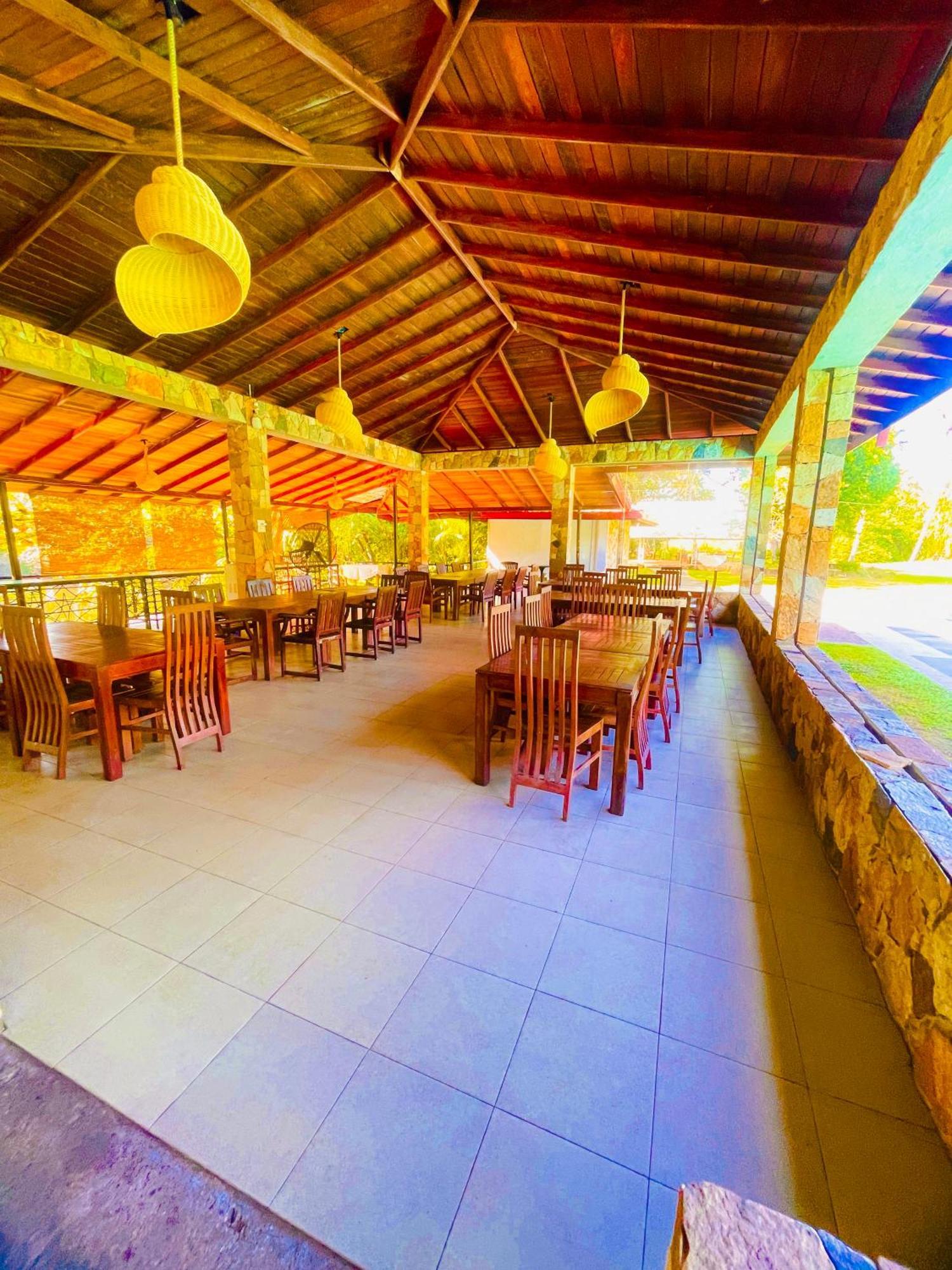 וואדואה River View Banquet & Resort מראה חיצוני תמונה